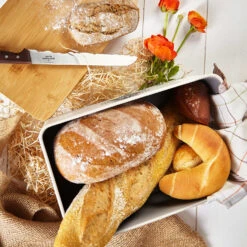 Stigby 2-in-1 Brotkasten Mit Schneidebrett Metallblech Bambus -Bestes Haushaltsgeräte Geschäft 10038121 yy 0005 logo